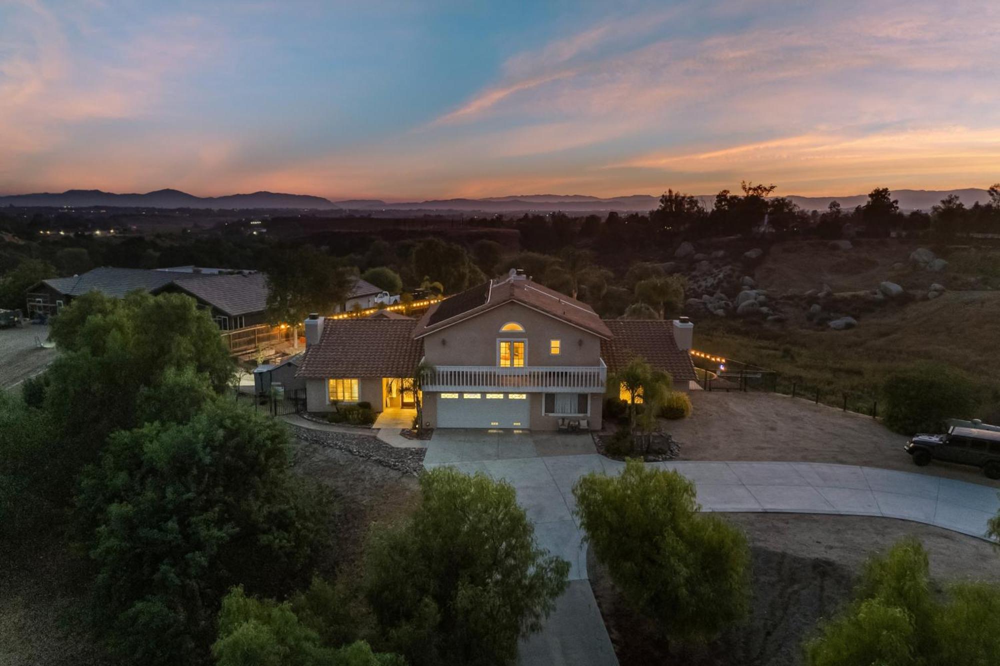 Chardonnay Charm By Avantstay Luxe Group Retreat W Pool Mins To Wineries French Valley Exterior photo